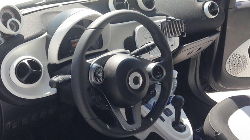 Illustration for article titled The 2016 Smart ForTwo Isn't Allowed To Be As Fun As It Could Be